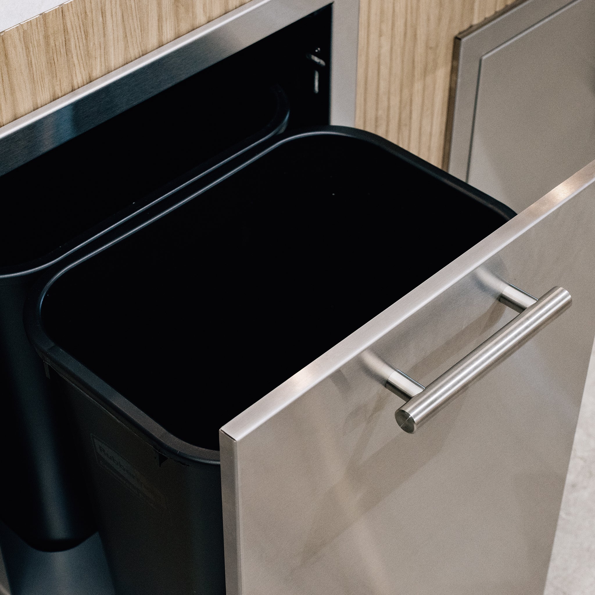 Summerset - 20" 2-Bin Trash/Recycling Drawer
